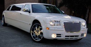 Picture of a10 Pass Chrysler 300 limo super stretch white