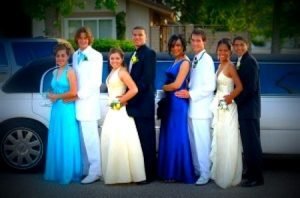 promlimo5-300x198 Image of prom limousine couples