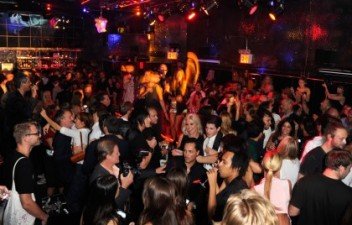 picture of renting a limousine for your clubbing night in connecticut
