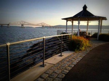 Image of Tarrytown shoreside
