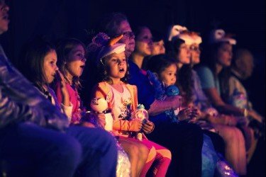 Disney-on-ice-audience-image